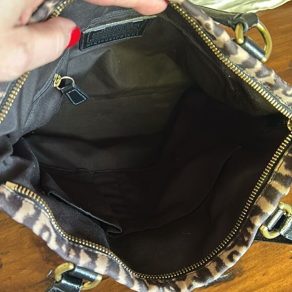 Coach bag and matching wristlet cute bundle - Picture 14 of 17